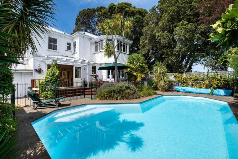 Photo of property in 14 Elizabeth Road, Bluff Hill, Napier, 4110