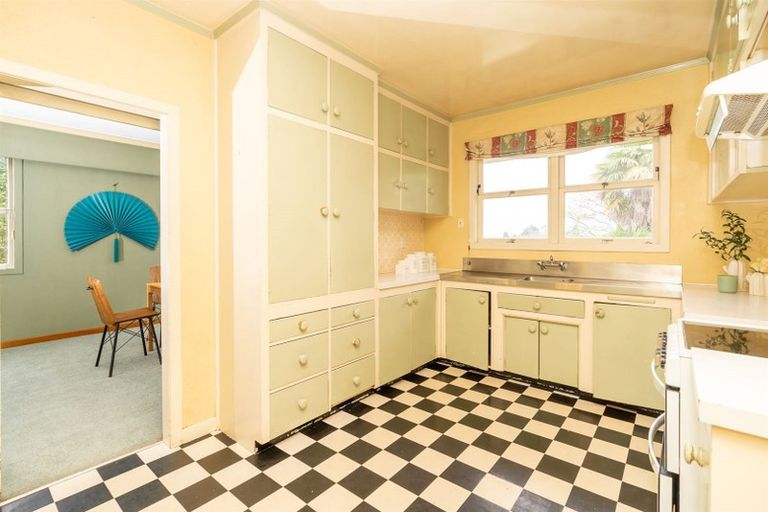 Photo of property in 35 Forest Lake Road, Forest Lake, Hamilton, 3200