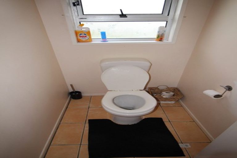 Photo of property in 27 Dunk Place, Milson, Palmerston North, 4414