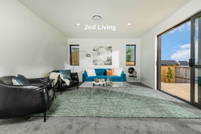 Photo of property in 19 Tautoru Avenue, Orewa, 0931