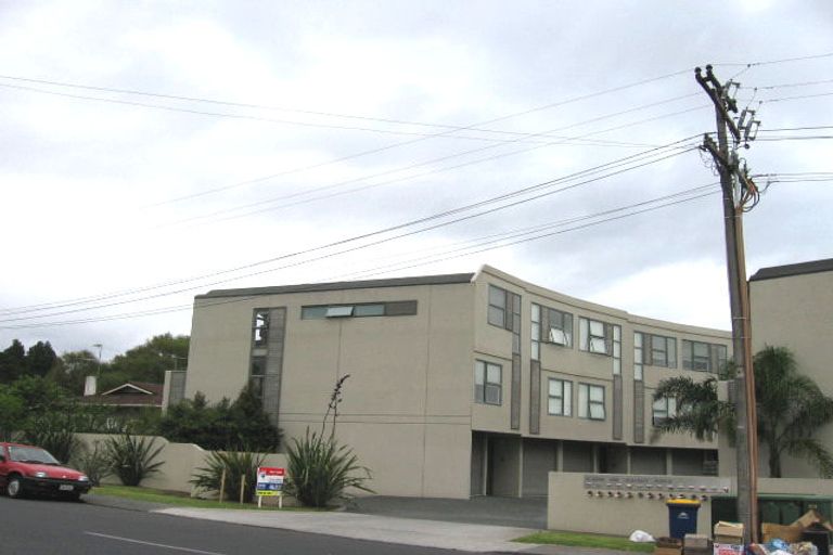 Photo of property in 11/1 Hillcrest Avenue, Hillcrest, Auckland, 0627