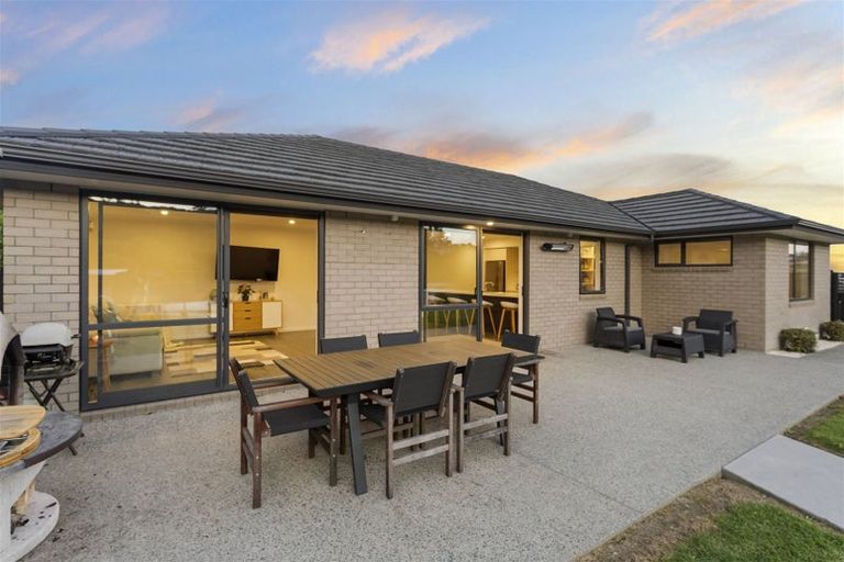 Photo of property in 6 Tirohanga Crescent, Stanmore Bay, Whangaparaoa, 0932