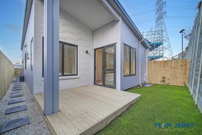 Photo of property in 71 Puwha Street, Massey, Auckland, 0614