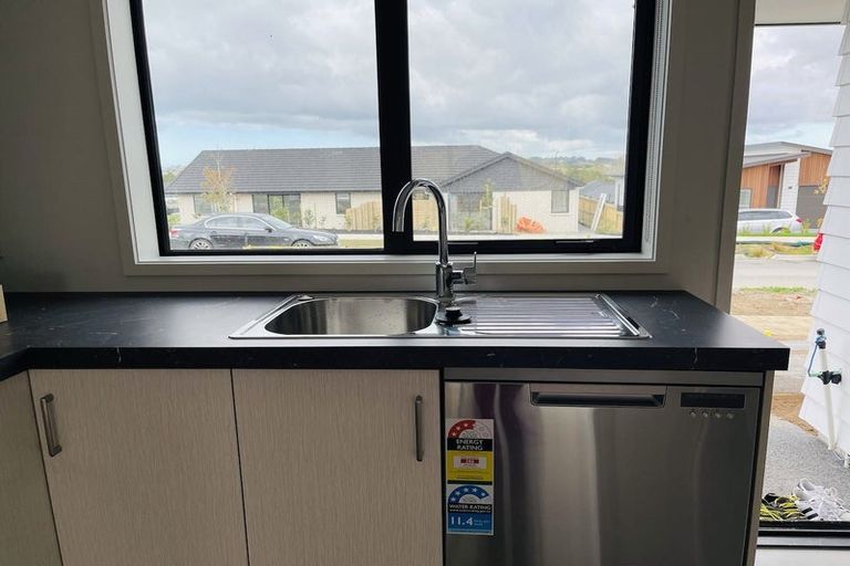 Photo of property in 31 Siren Street, Wainui, 0932