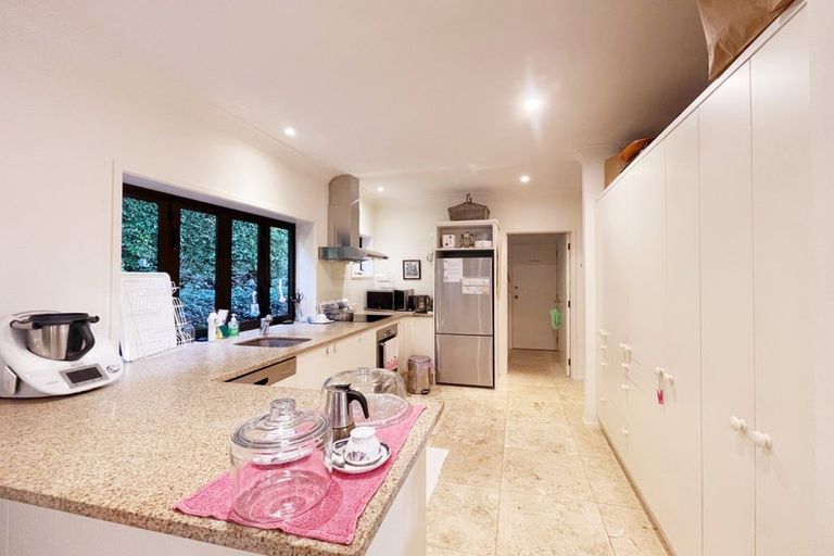 Photo of property in 78 Onewa Road, Northcote Point, Auckland, 0627