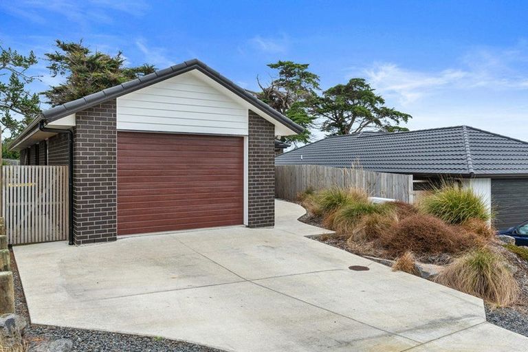Photo of property in 19 Kawariki Road, Helensville, 0800