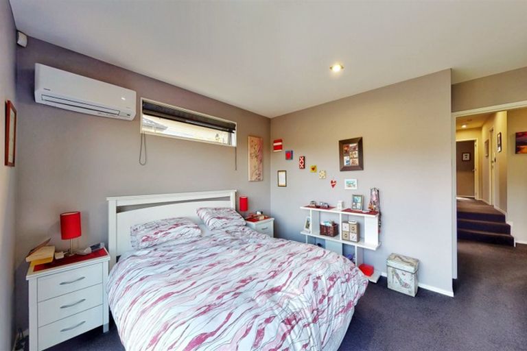 Photo of property in 94 Lake Panorama Drive, Henderson Valley, Auckland, 0612