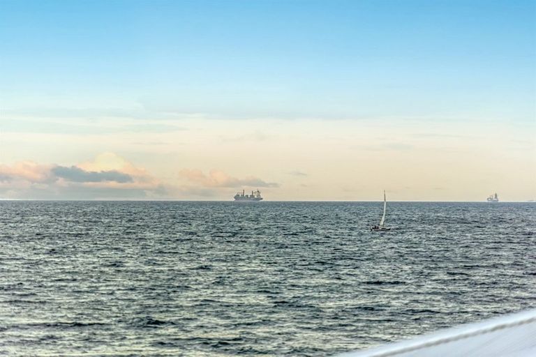 Photo of property in 5 Holiday Road, Milford, Auckland, 0620