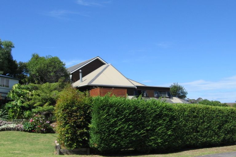 Photo of property in 1 Stitchbird Close, Murrays Bay, Auckland, 0630
