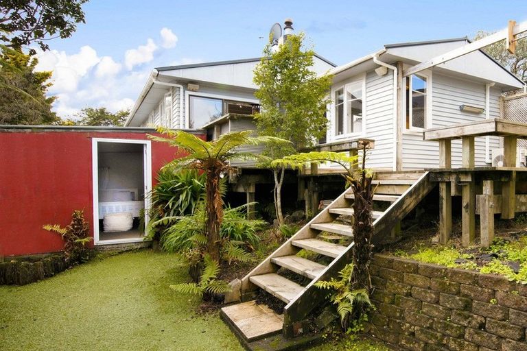 Photo of property in 180 Glengarry Road, Glen Eden, Auckland, 0602