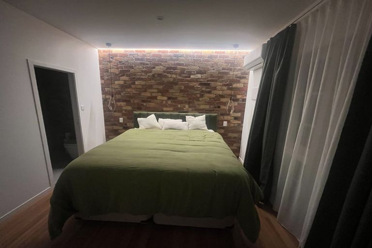 Photo of property in 37 Church Street, Northcote Point, Auckland, 0627