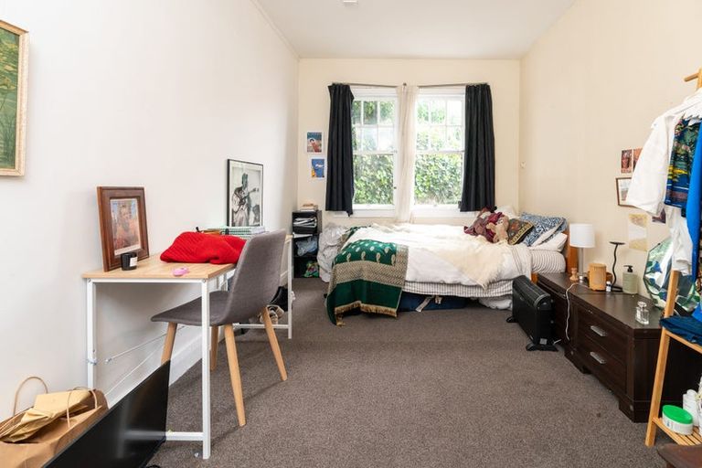 Photo of property in 76a Kelburn Parade, Kelburn, Wellington, 6012