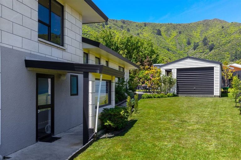 Photo of property in 108 Moana View Road, Waikawa, Picton, 7220