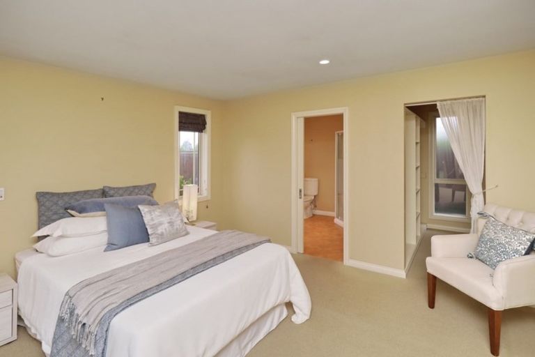 Photo of property in 15 Avon Gate, Russley, Christchurch, 8042