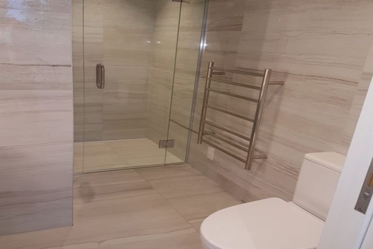 Photo of property in 203/585 Beach Road, Rothesay Bay, Auckland, 0630