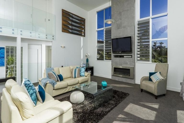 Photo of property in 15 Courtneys, West Harbour, Auckland, 0618