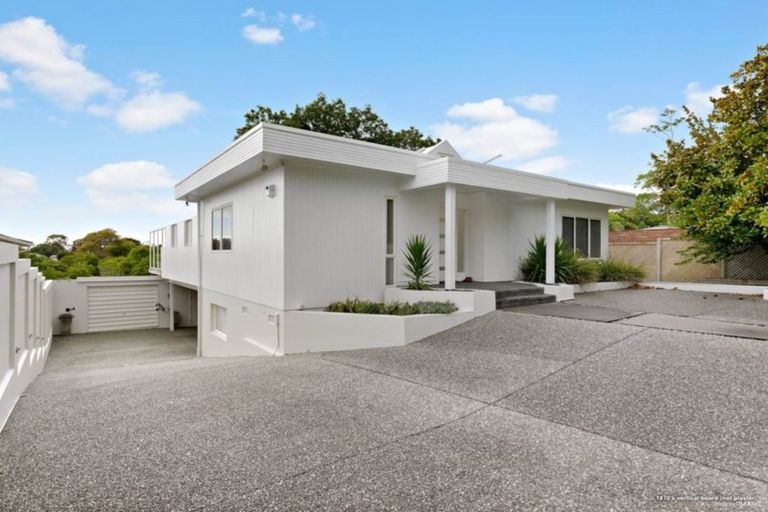 Photo of property in 27 Mcmillan Place, Mellons Bay, Auckland, 2014