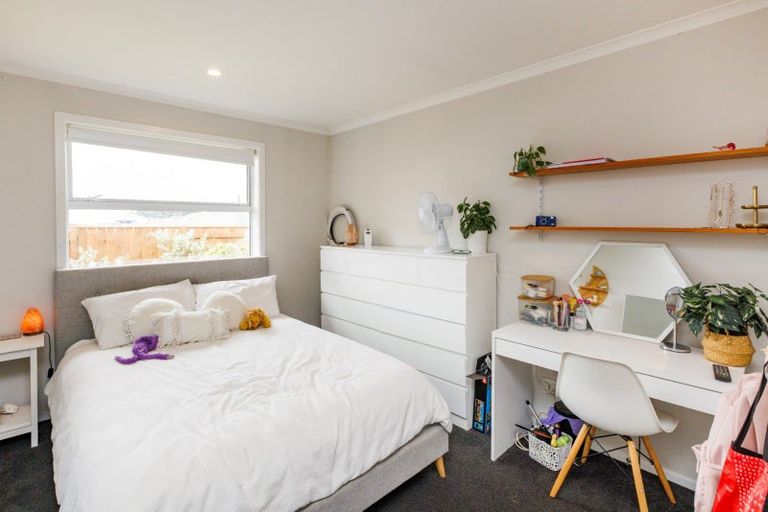 Photo of property in 120 Johnstone Drive, Fitzherbert, Palmerston North, 4410