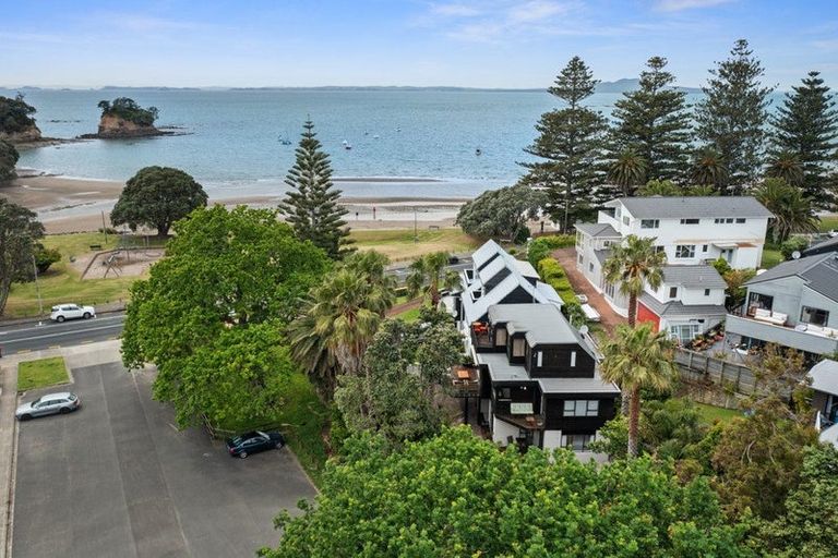 Photo of property in 2/946 Beach Road, Waiake, Auckland, 0630