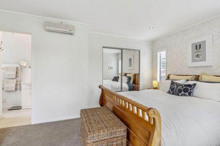 Photo of property in 2/946 Beach Road, Waiake, Auckland, 0630