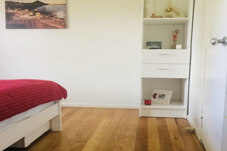 Photo of property in 1/35 Shakespeare Road, Milford, Auckland, 0620