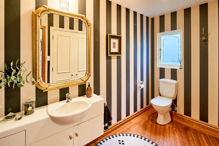 Photo of property in 5b Hay Street, Oriental Bay, Wellington, 6011