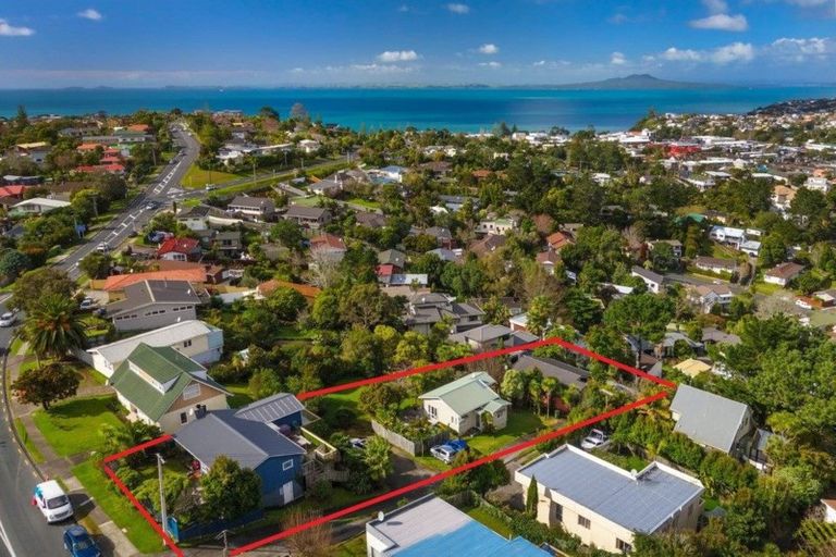 Photo of property in 72 Carlisle Road, Browns Bay, Auckland, 0632