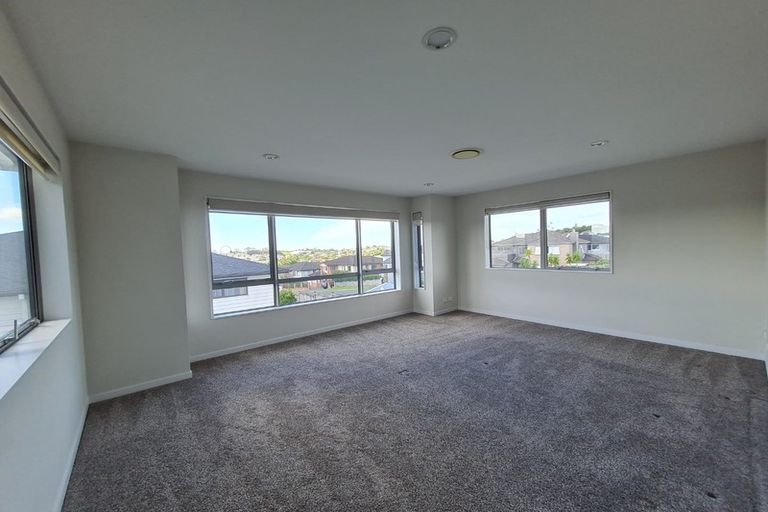 Photo of property in 109 Medallion Drive, Oteha, Auckland, 0632