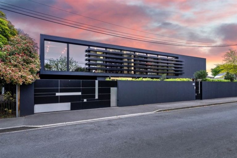 Photo of property in 116 Aikmans Road, Merivale, Christchurch, 8014