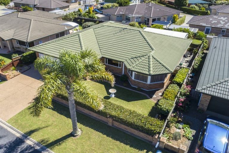Photo of property in 18 Dan Tori Place, Orewa, 0931