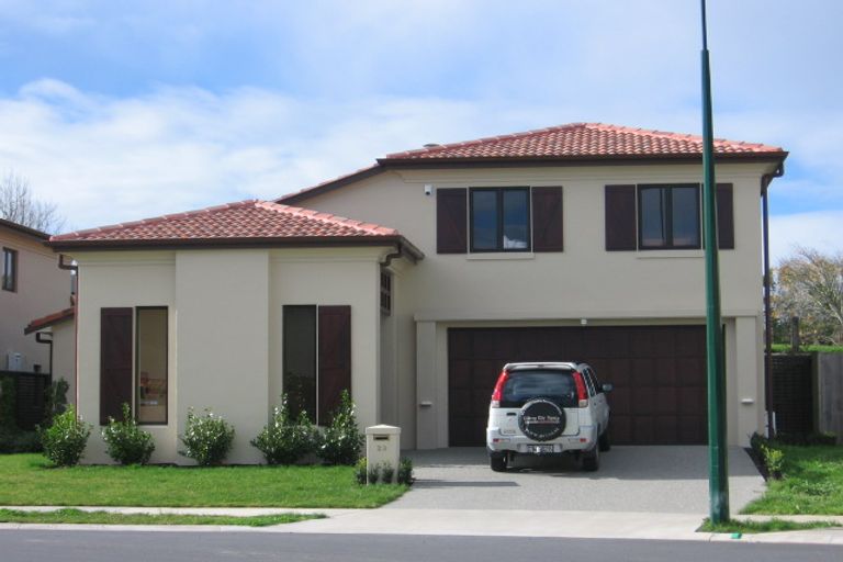 Photo of property in 23 Bridgefield Crescent, Flat Bush, Auckland, 2016