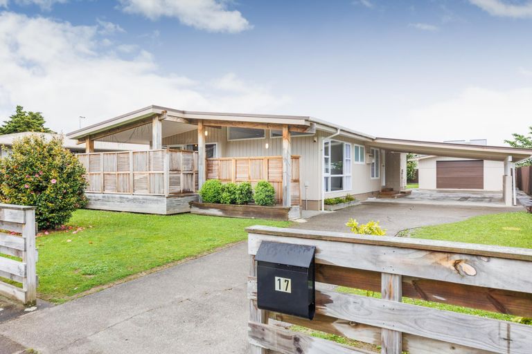Photo of property in 17 Wikiriwhi Crescent, Awapuni, Palmerston North, 4412