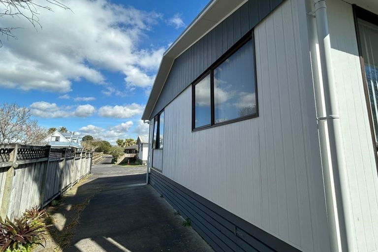 Photo of property in 2/141 Carnoustie Drive, Wattle Downs, Auckland, 2103