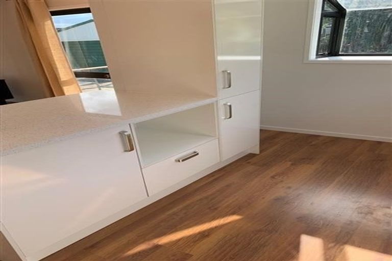 Photo of property in 91 Santiago Crescent, Unsworth Heights, Auckland, 0632