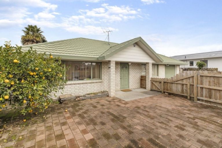 Photo of property in 128a Gloucester Road, Manurewa, Auckland, 2102
