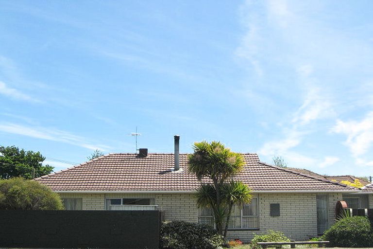 Photo of property in 1 Wainoni Road, Wainoni, Christchurch, 8061