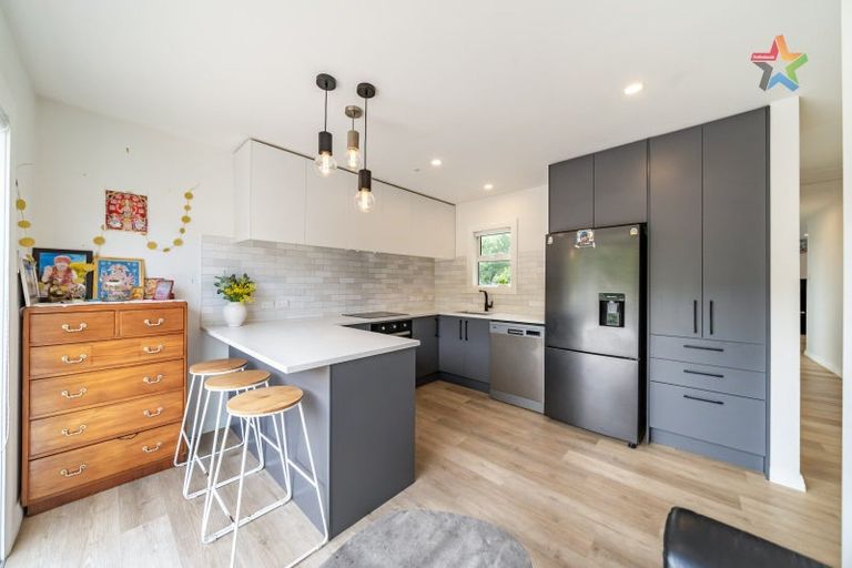 Photo of property in 14 Young Grove, Stokes Valley, Lower Hutt, 5019