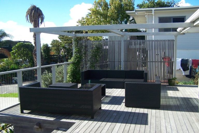 Photo of property in 46a Marine Parade, Mellons Bay, Auckland, 2014