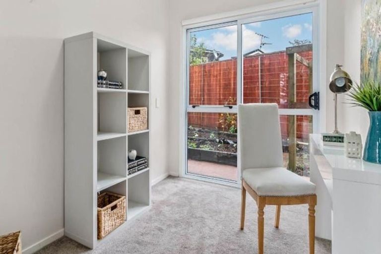 Photo of property in 7 Susanne Place, Pakuranga, Auckland, 2010