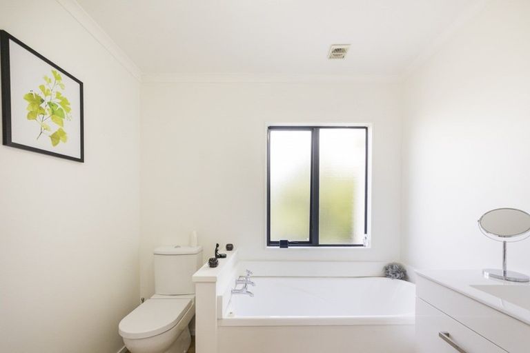 Photo of property in 31 Ruapehu Drive, Fitzherbert, Palmerston North, 4410