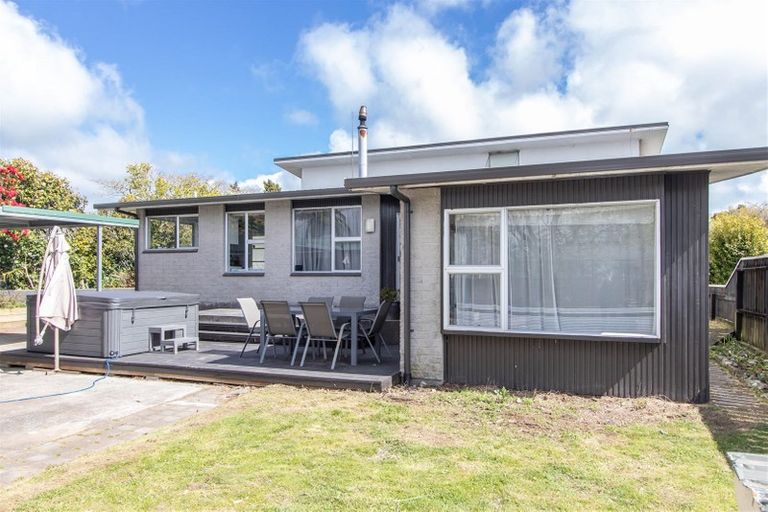 Photo of property in 6 Kowhai Street, Inglewood, 4330