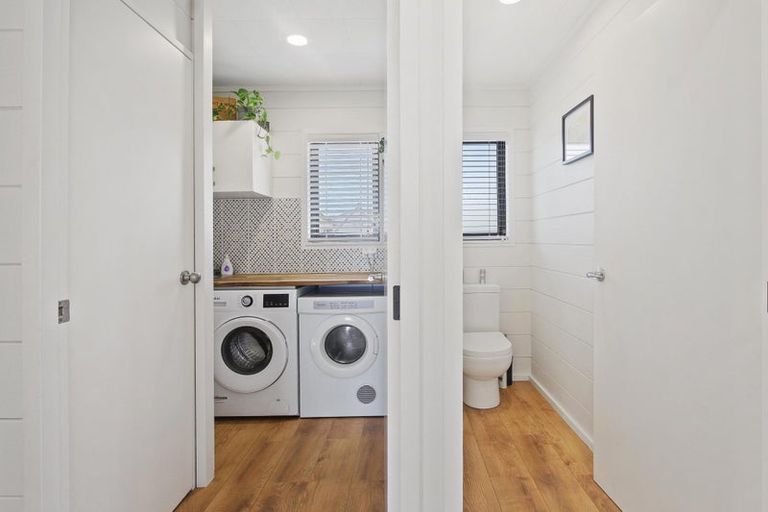 Photo of property in 3 Stella Drive, Clarks Beach, 2122