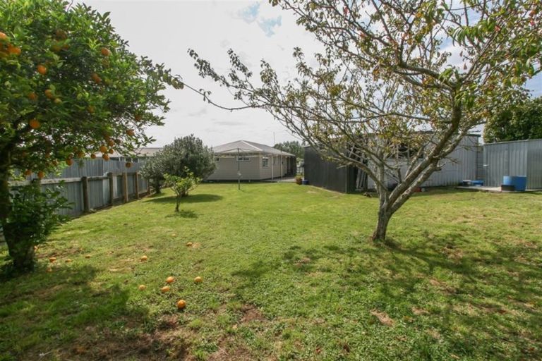 Photo of property in 3 Karaka Street, Inglewood, 4330