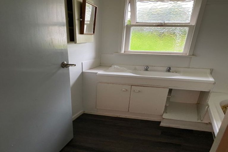 Photo of property in 23 Edgeworth Road, Glenfield, Auckland, 0629