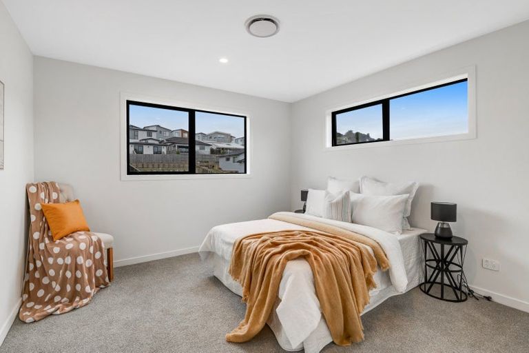 Photo of property in 5 Kawau Close, Orewa, 0931