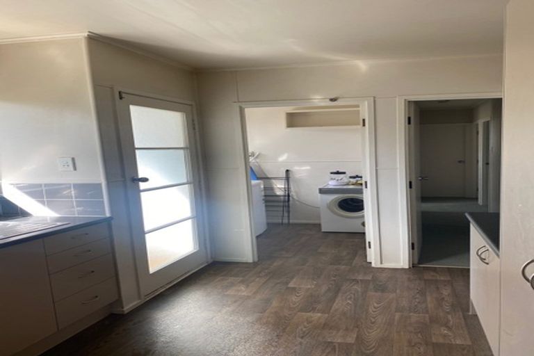 Photo of property in 96 Lantana Road, Green Bay, Auckland, 0604