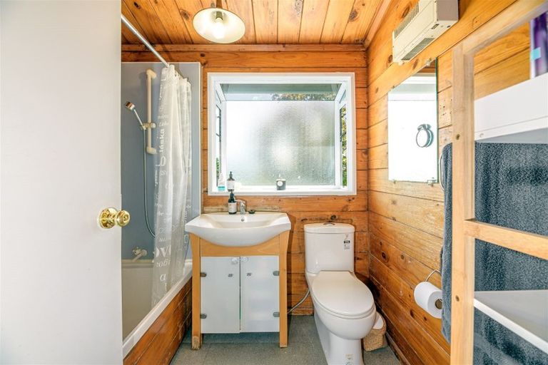 Photo of property in 114 Woodglen Road, Glen Eden, Auckland, 0602