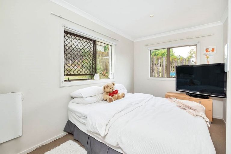 Photo of property in 2 Hollyhock Place, Browns Bay, Auckland, 0630