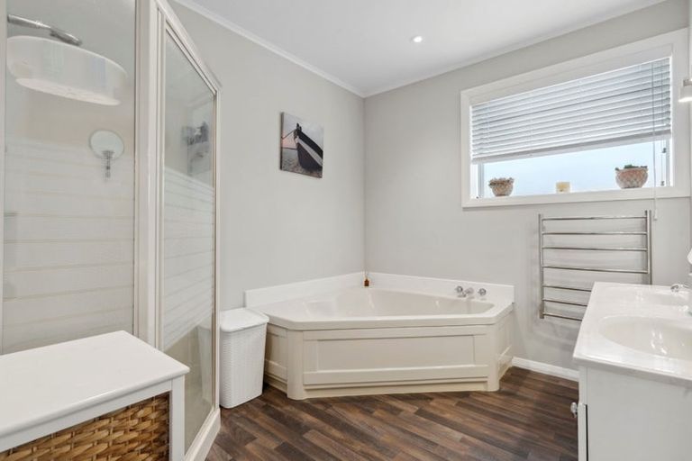 Photo of property in 86 Bracken Road, Paparangi, Wellington, 6037