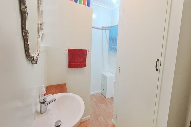 Photo of property in 1959 Parewanui Road, Parewanui, Bulls, 4894